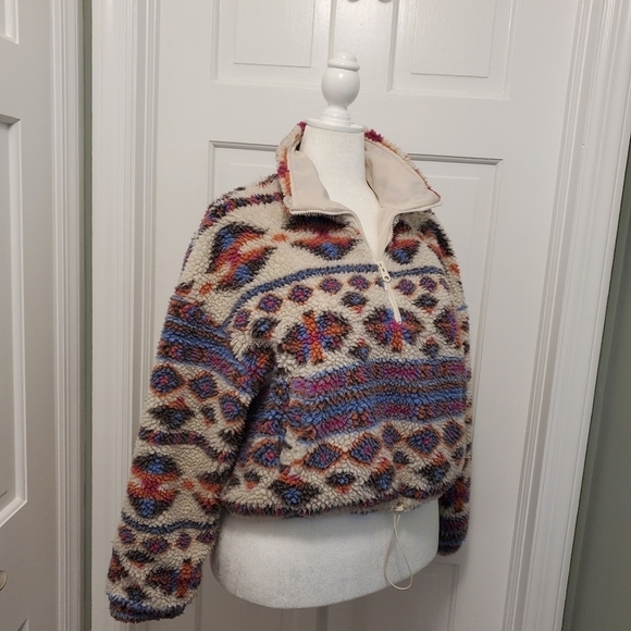 Pull&Bear Colorful Faux Sherpa Pullover Crop Style, Size XL. CASUAL AZTEC - Picture 6 of 11